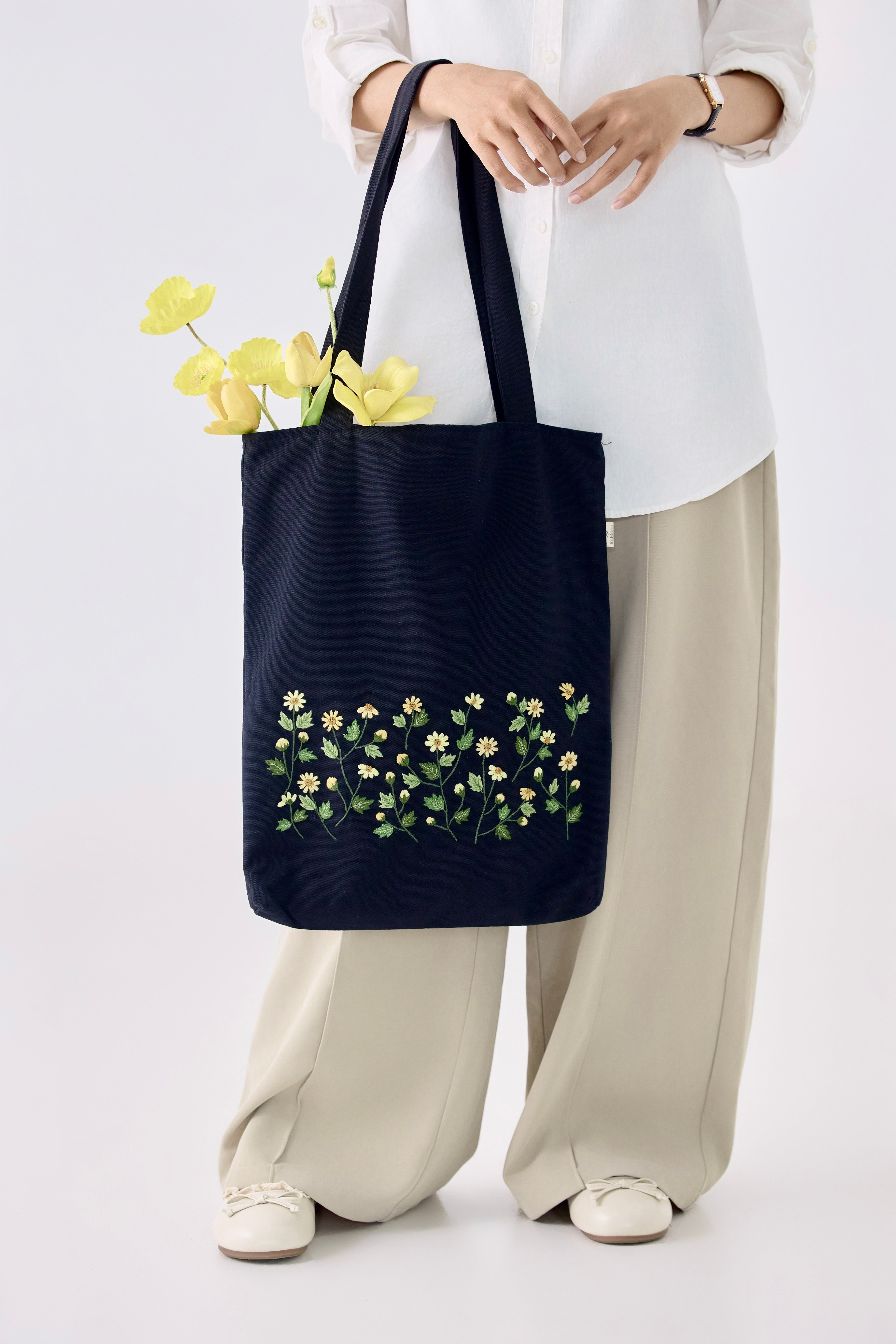 Yellow Daisy Embroidery Tote Bag Black