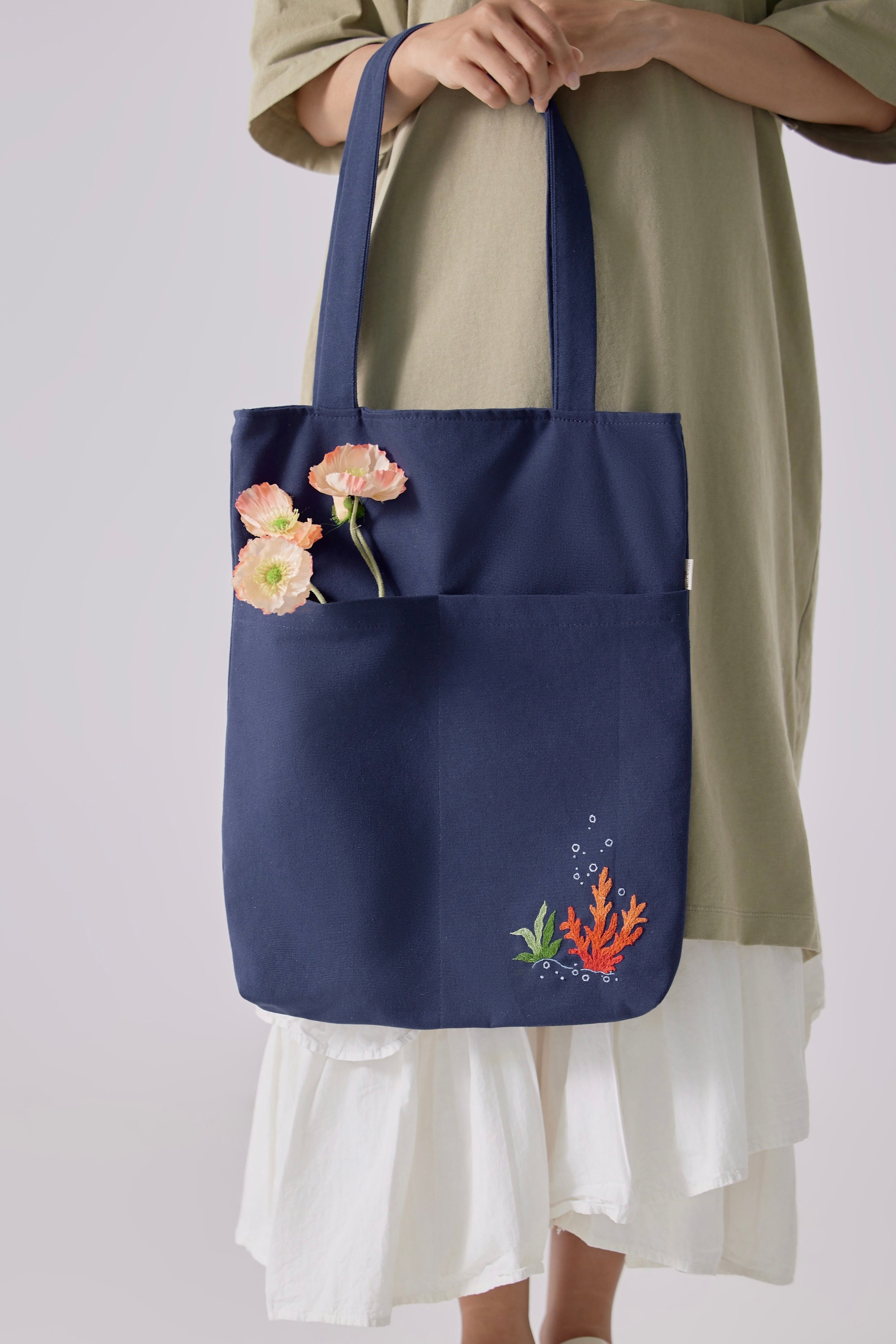 Coral Pocket Embroidery Tote Bag Navy