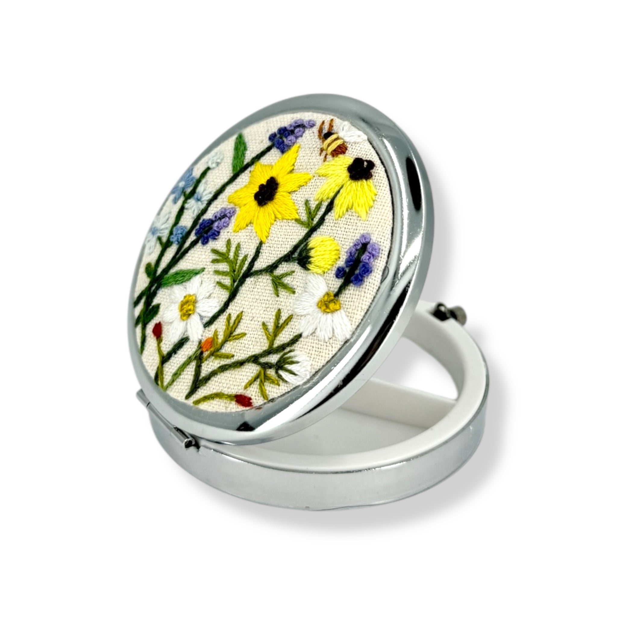 Ivory Daisy Bloom Pocket Container