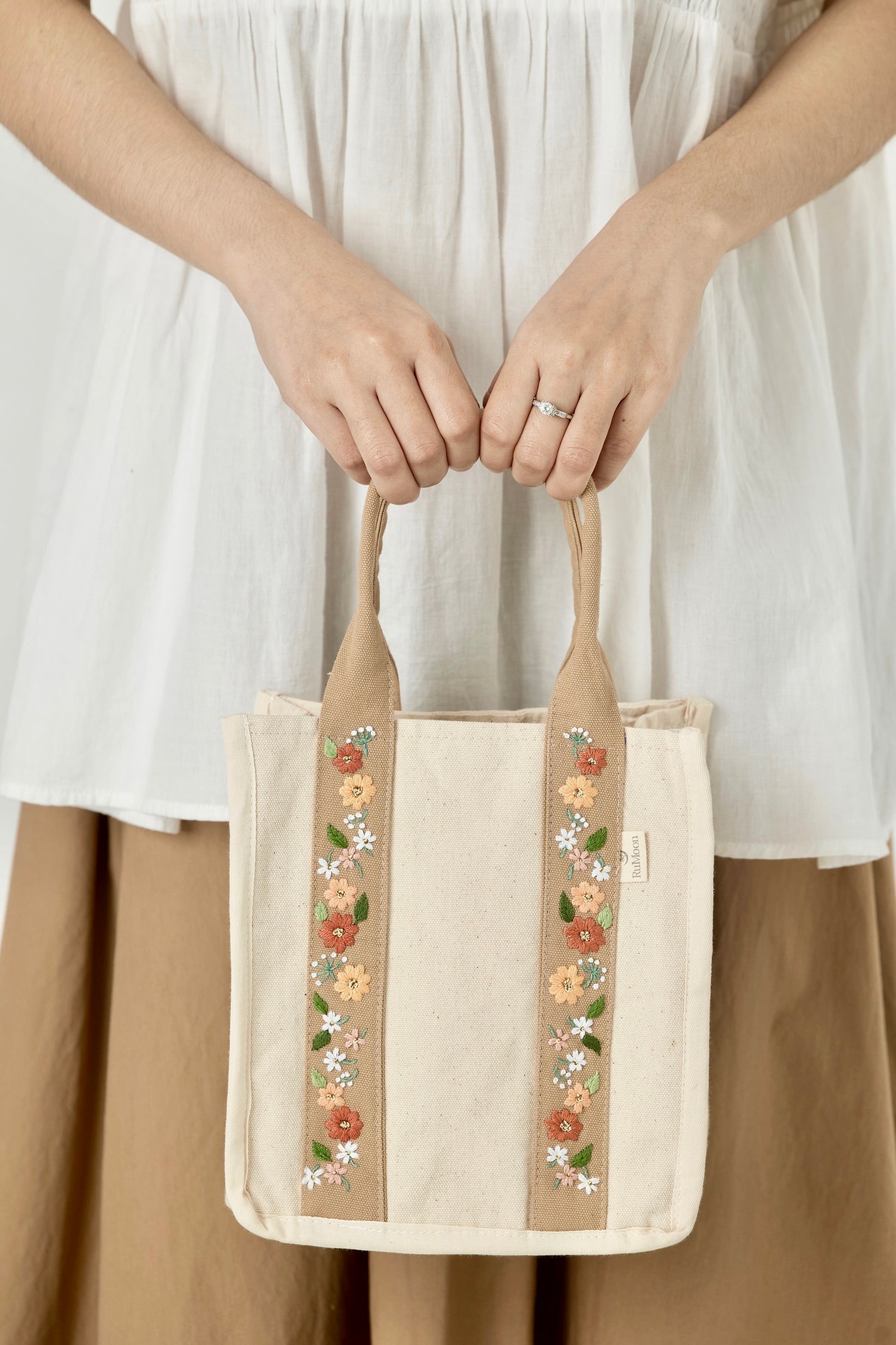 2-in-1 Brown Crossbody Handbag with Floral Embroidered Handle