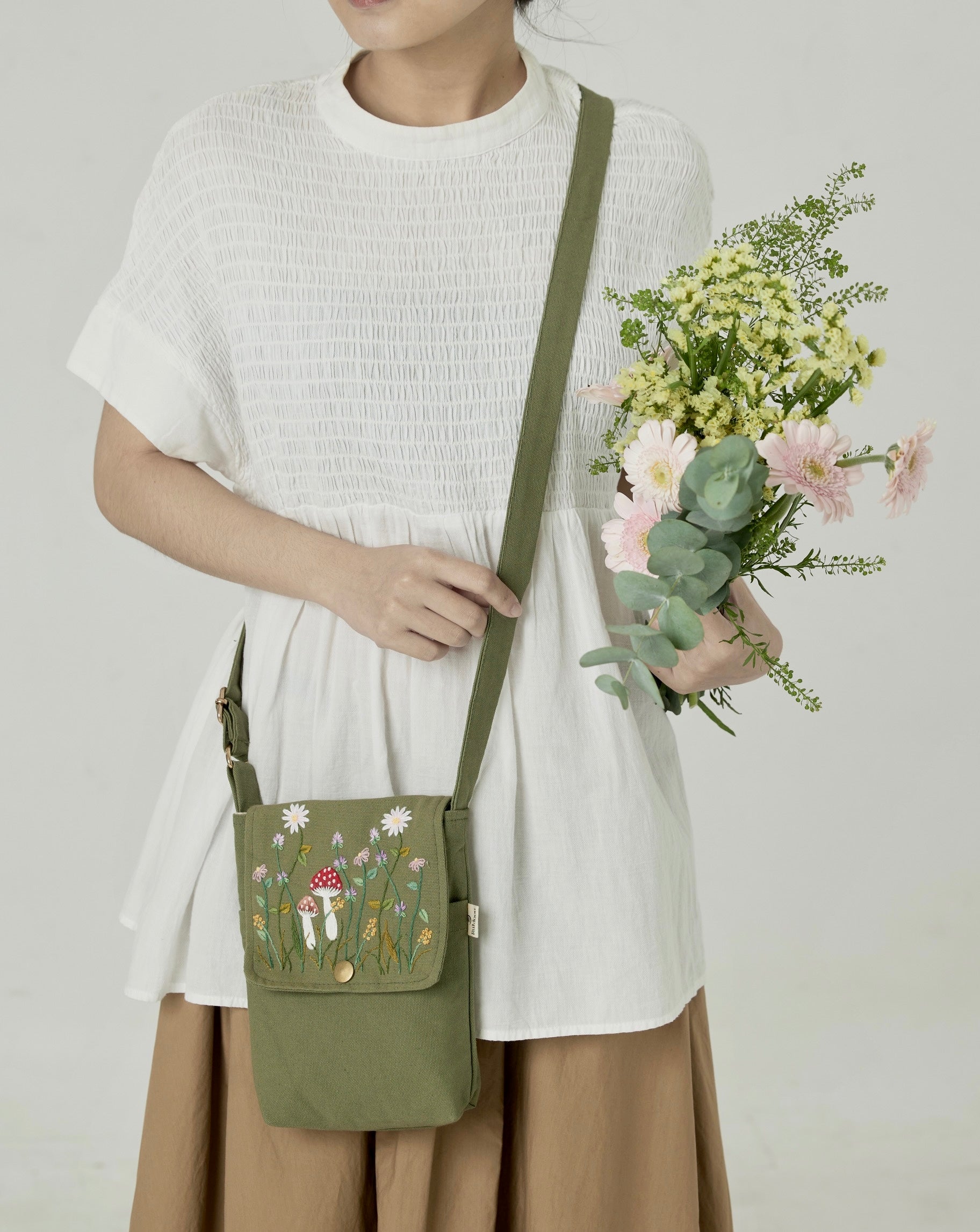Green Floral Mushroom Embroidery Crossbody Bag