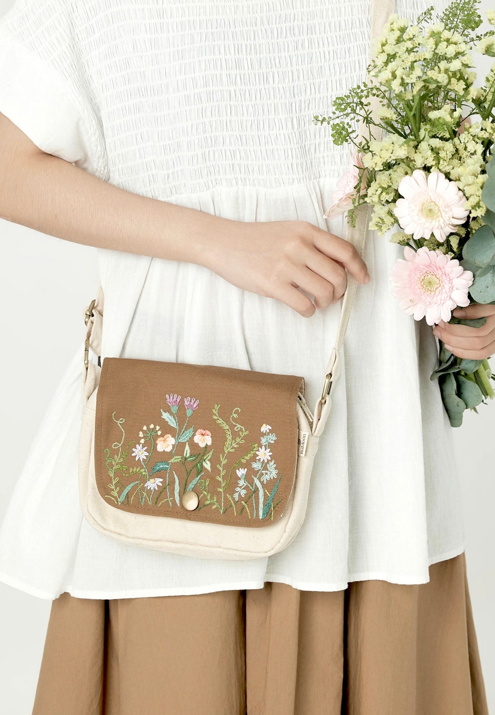 Embroidery floral crossbody bag with cover and zipped closure