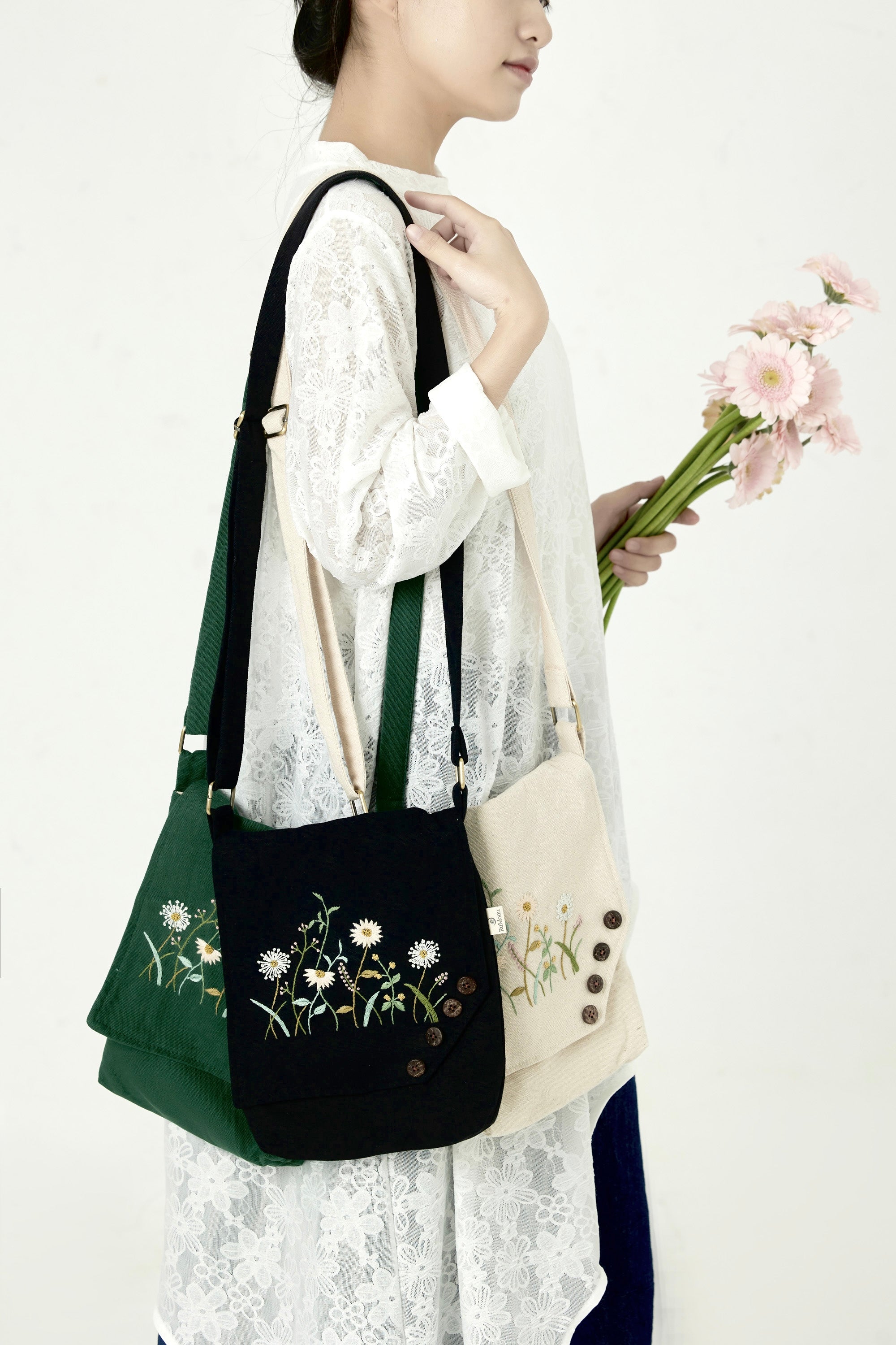Embroidery Daisy Crossbody White Bag