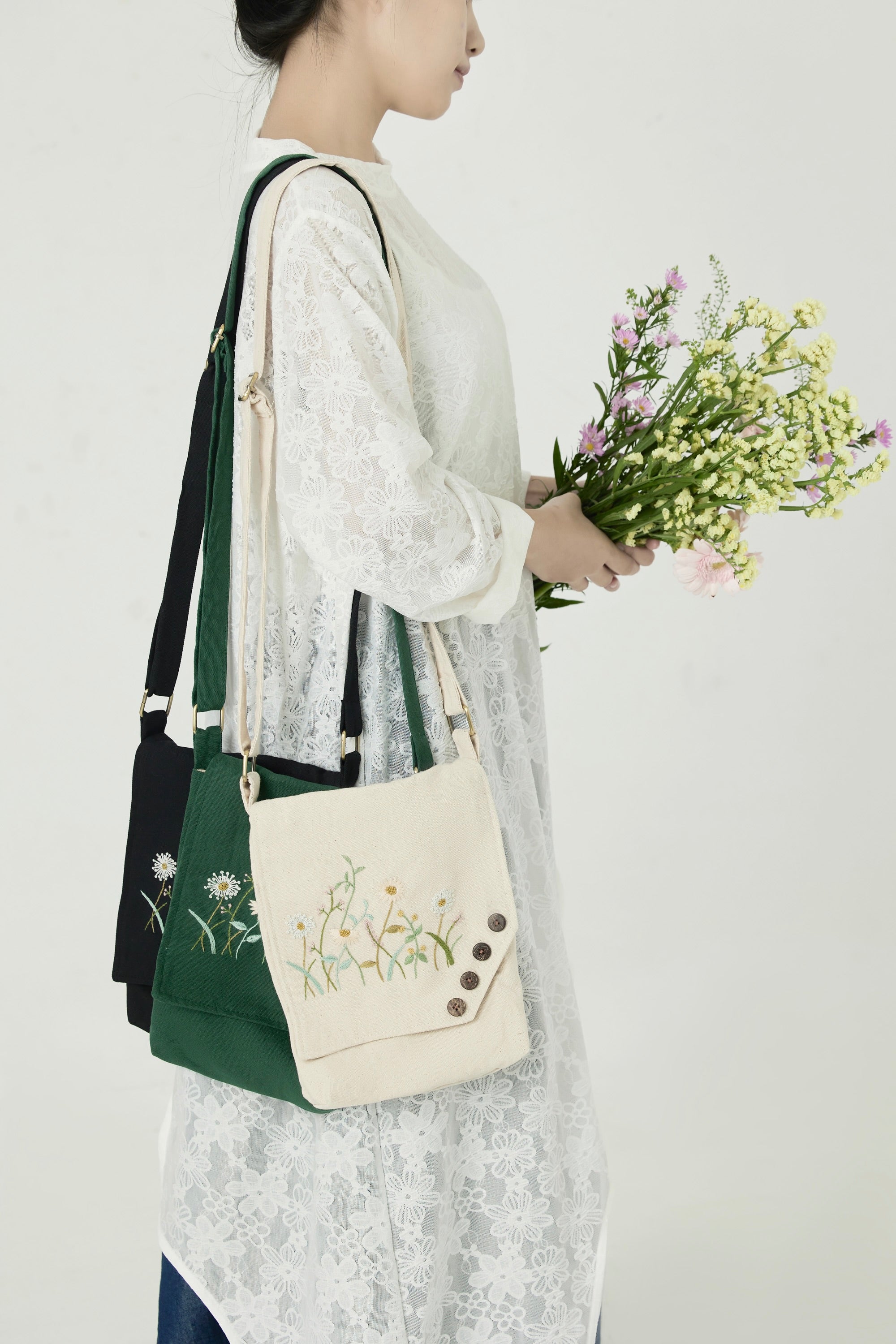 Embroidery Daisy Crossbody Black Bag