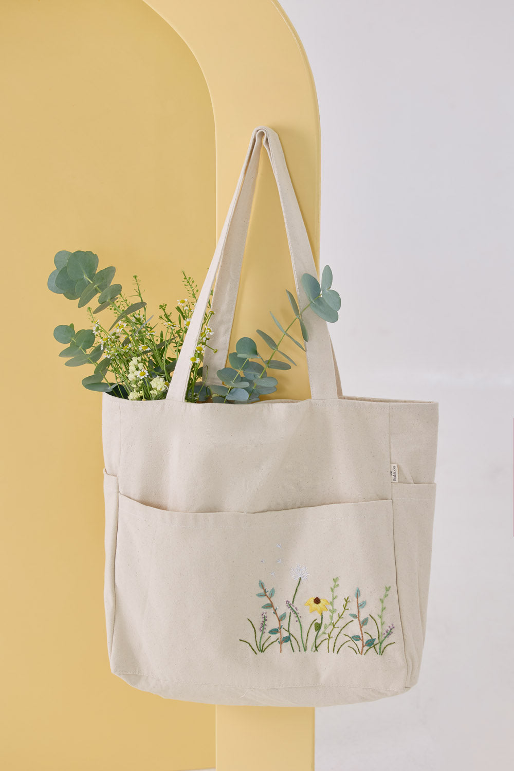 Daisy Multiple Pockets Hand Embroidery White Tote Bag