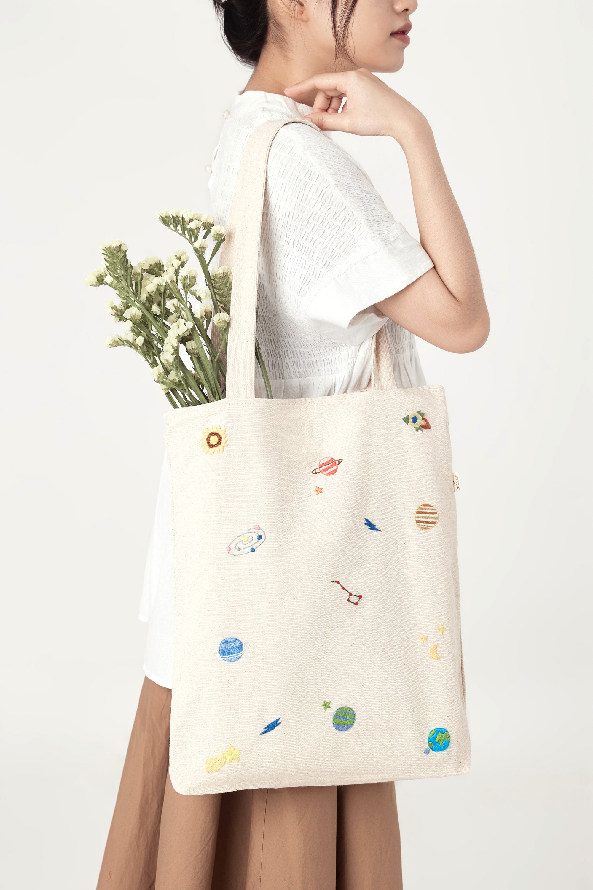 Space Embroidery Tote Bag Beige