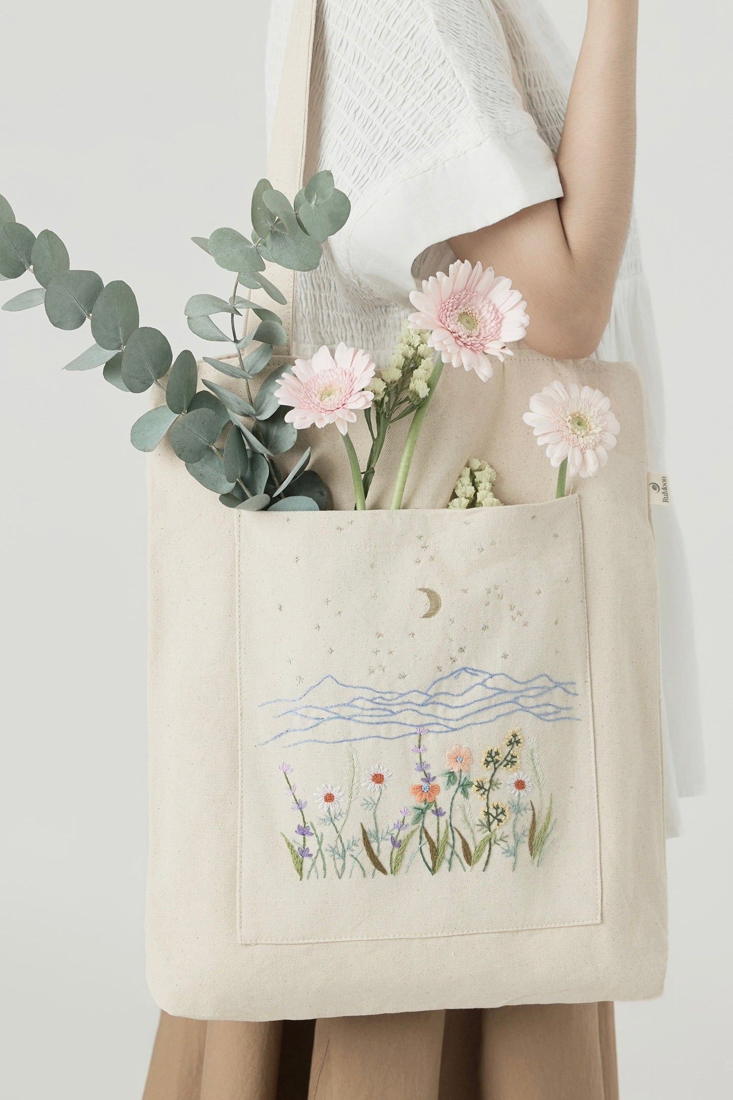Mountain Flower Field Embroidery Tote Bag White