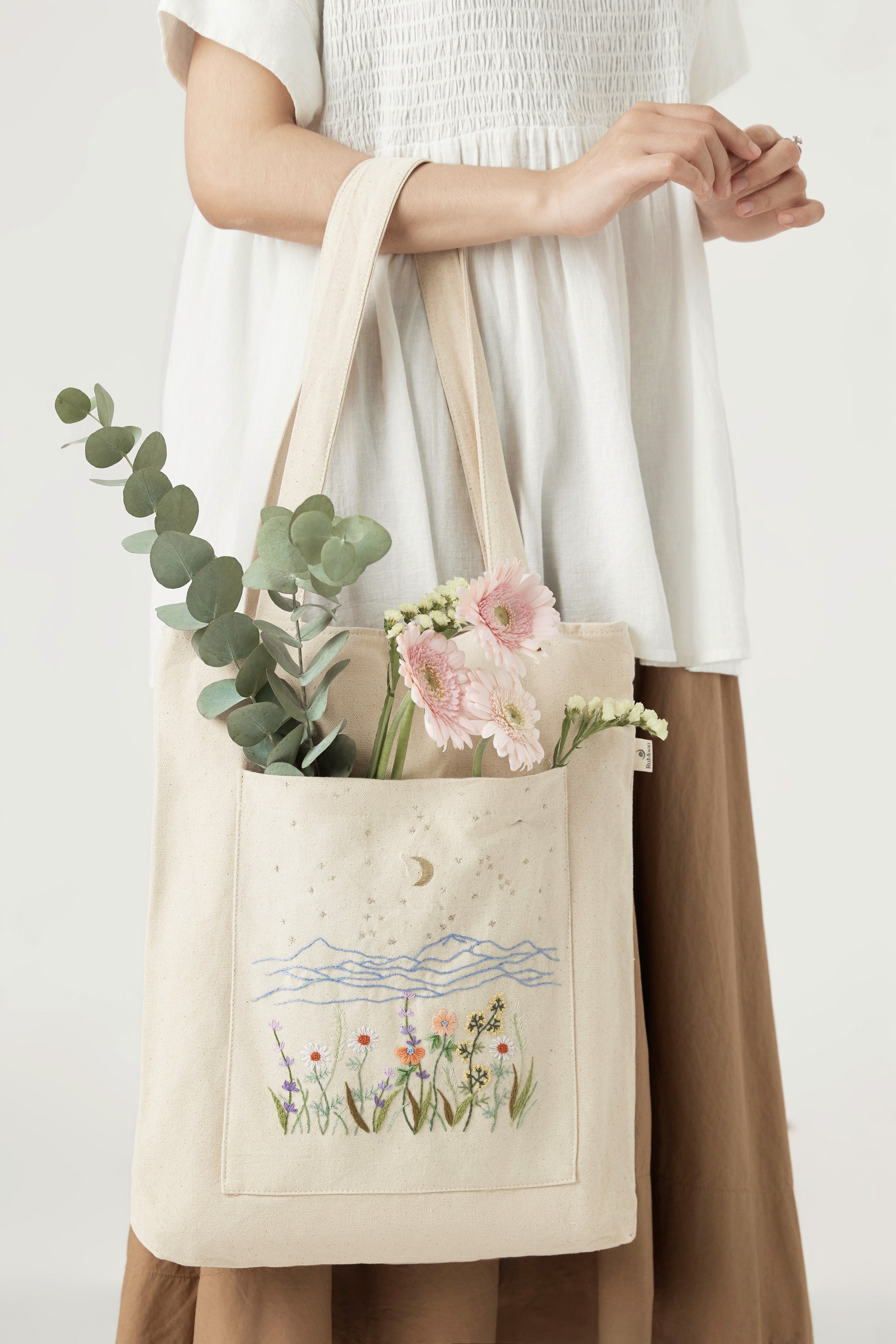 Mountain Flower Field Embroidery Tote Bag White