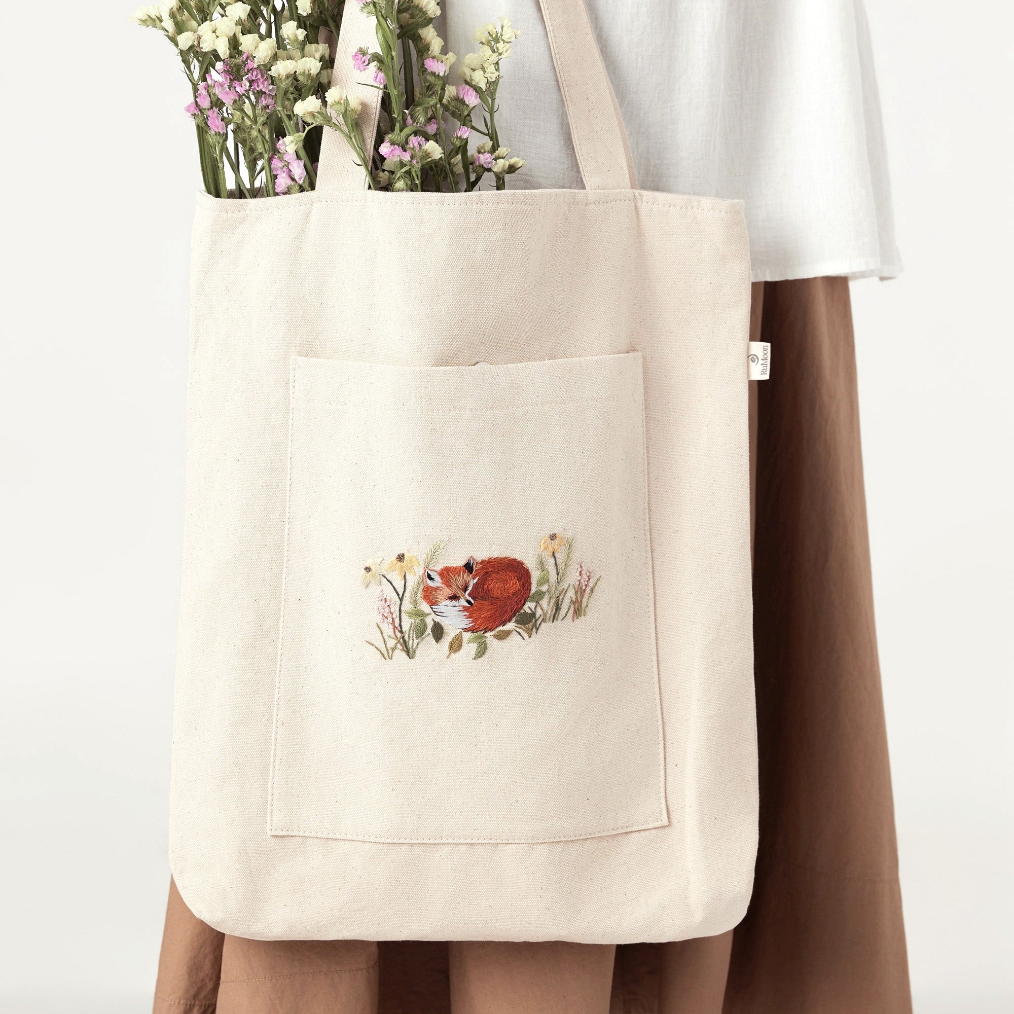 Sleeping Fox Pocket Embroidery Tote Bag Beige