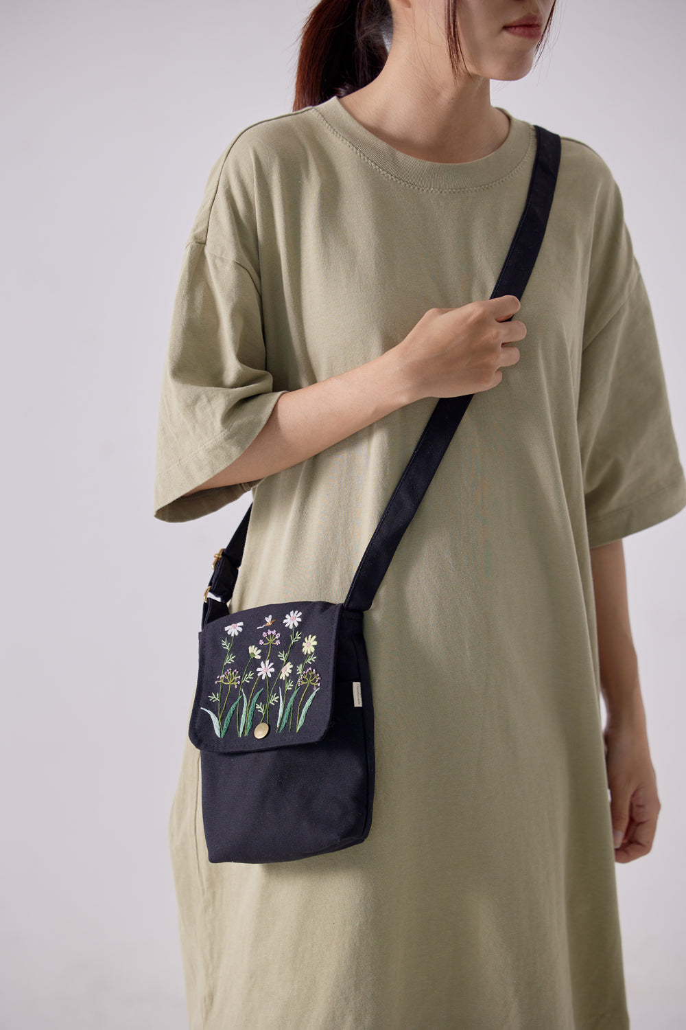 Daisy Embroidery Cross Body Bag