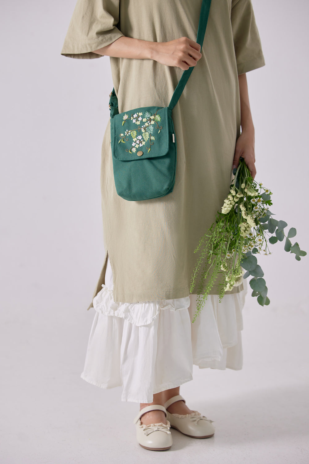Little Flowers Embroidery Crossbody Bag