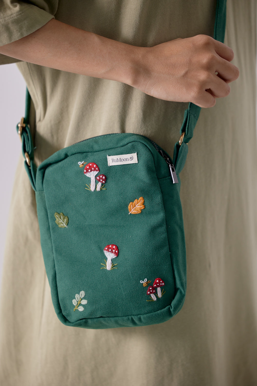 Mushroom Embroidery Crossbody Bag Green