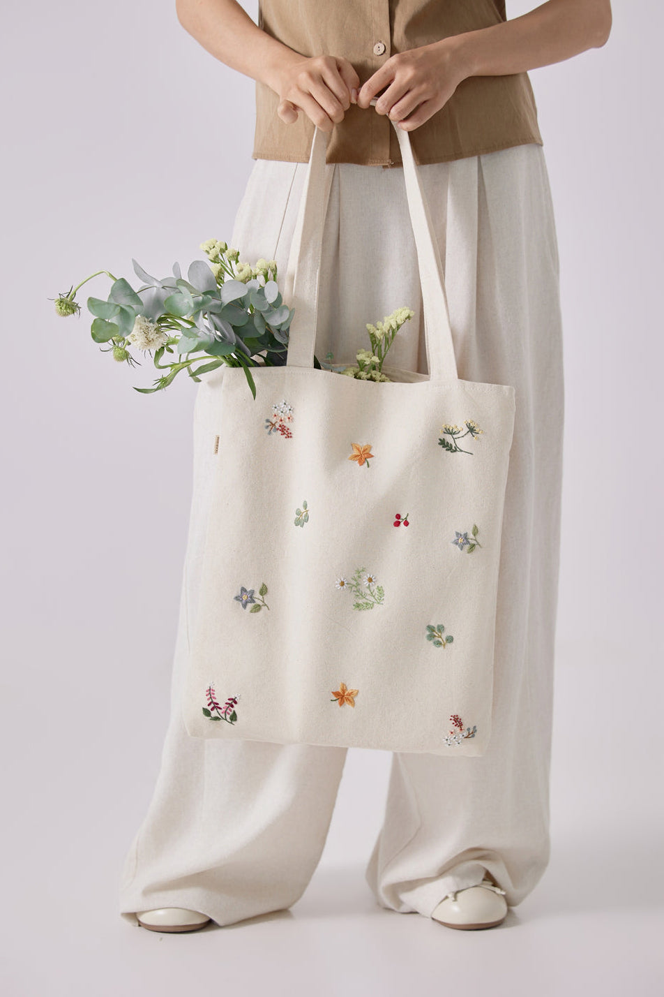 Floral Embroidery Tote Bag Beige