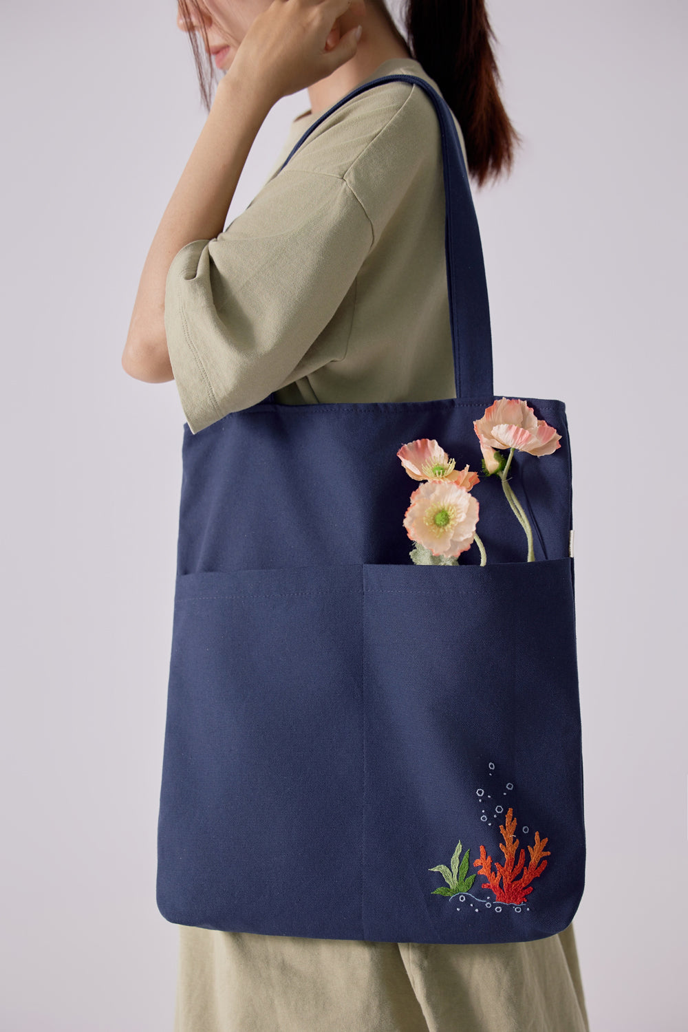Coral Pocket Embroidery Tote Bag Navy