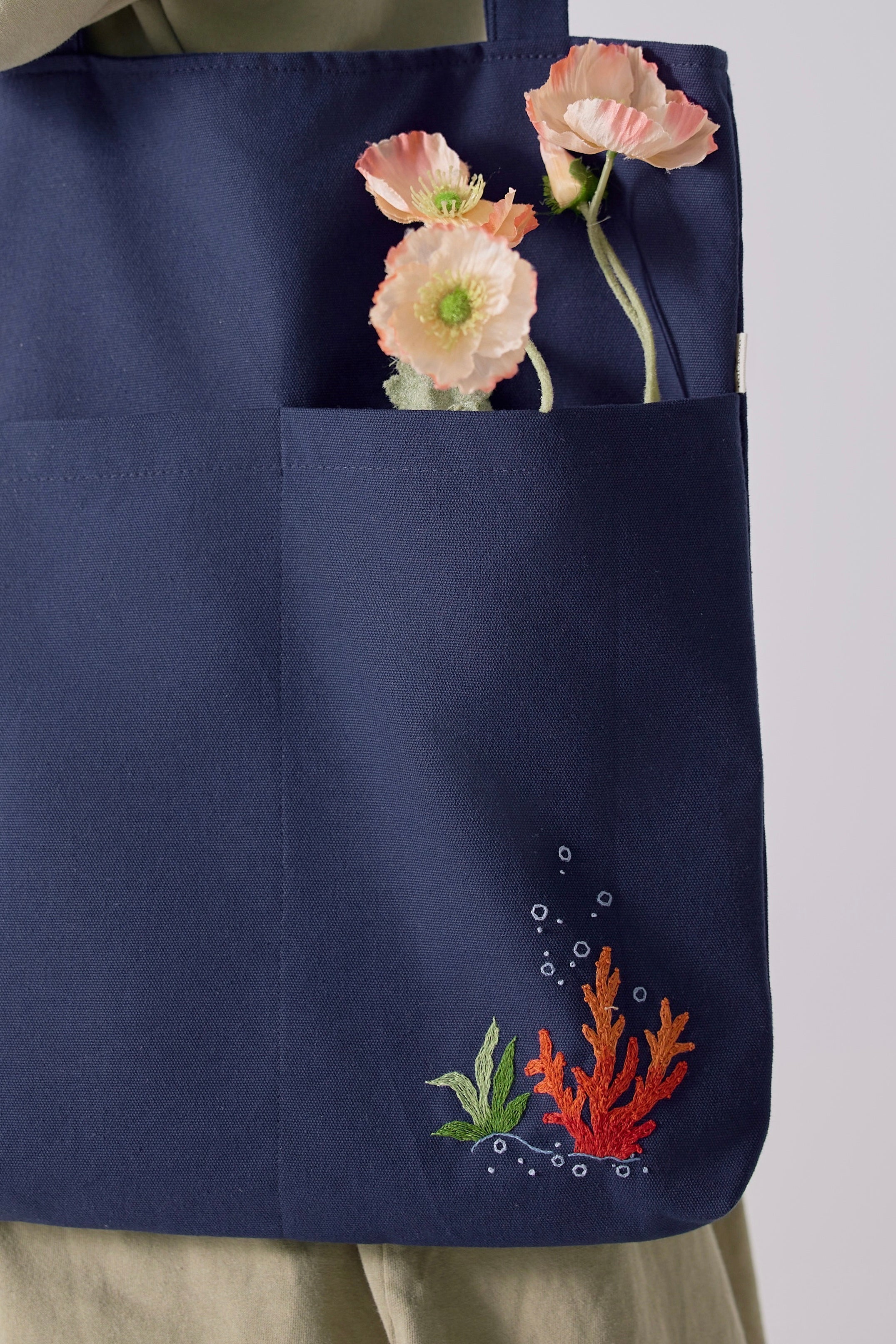 Coral Pocket Embroidery Tote Bag Navy