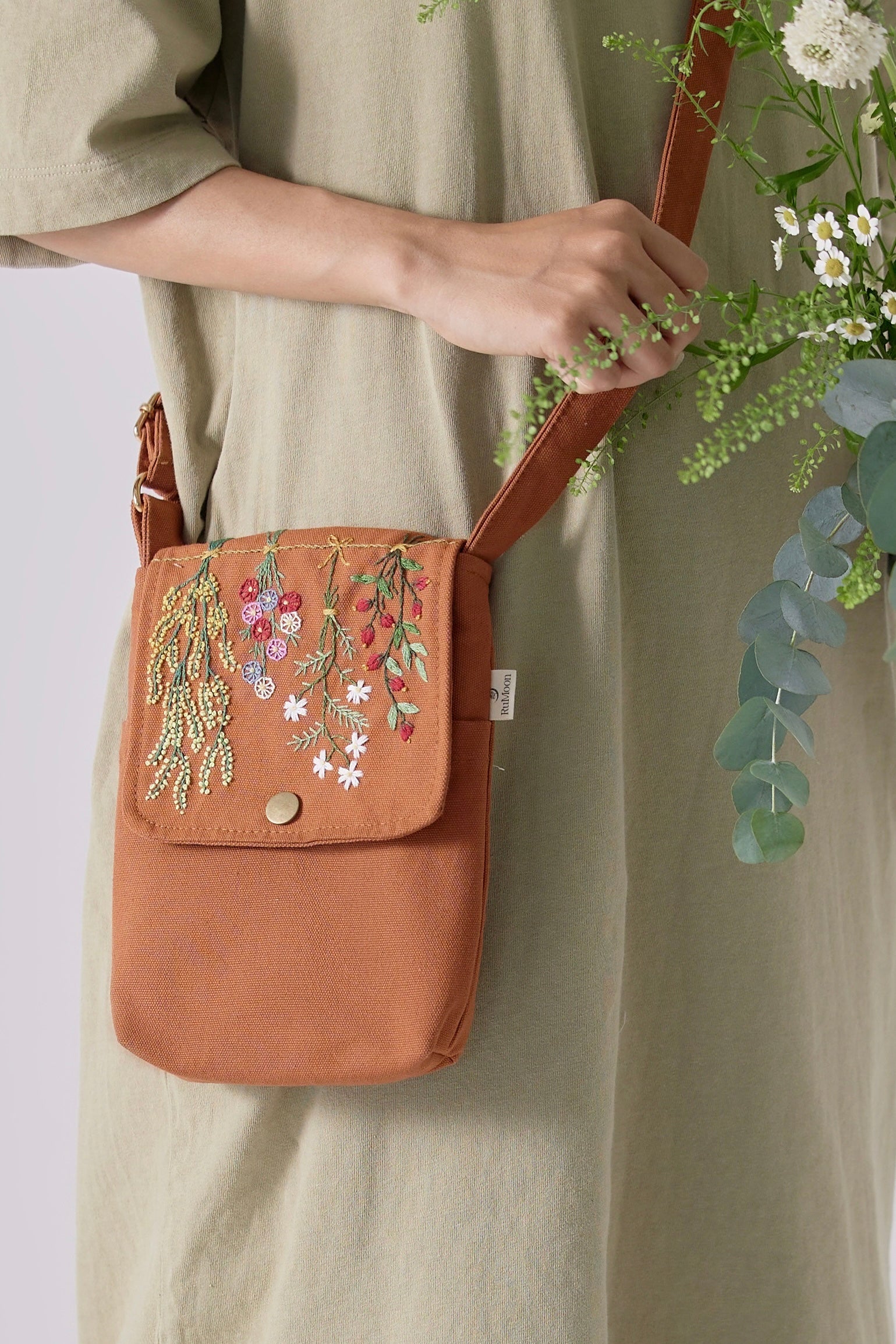 Hanging Flowers Hand Embroidery Crossbody Bag