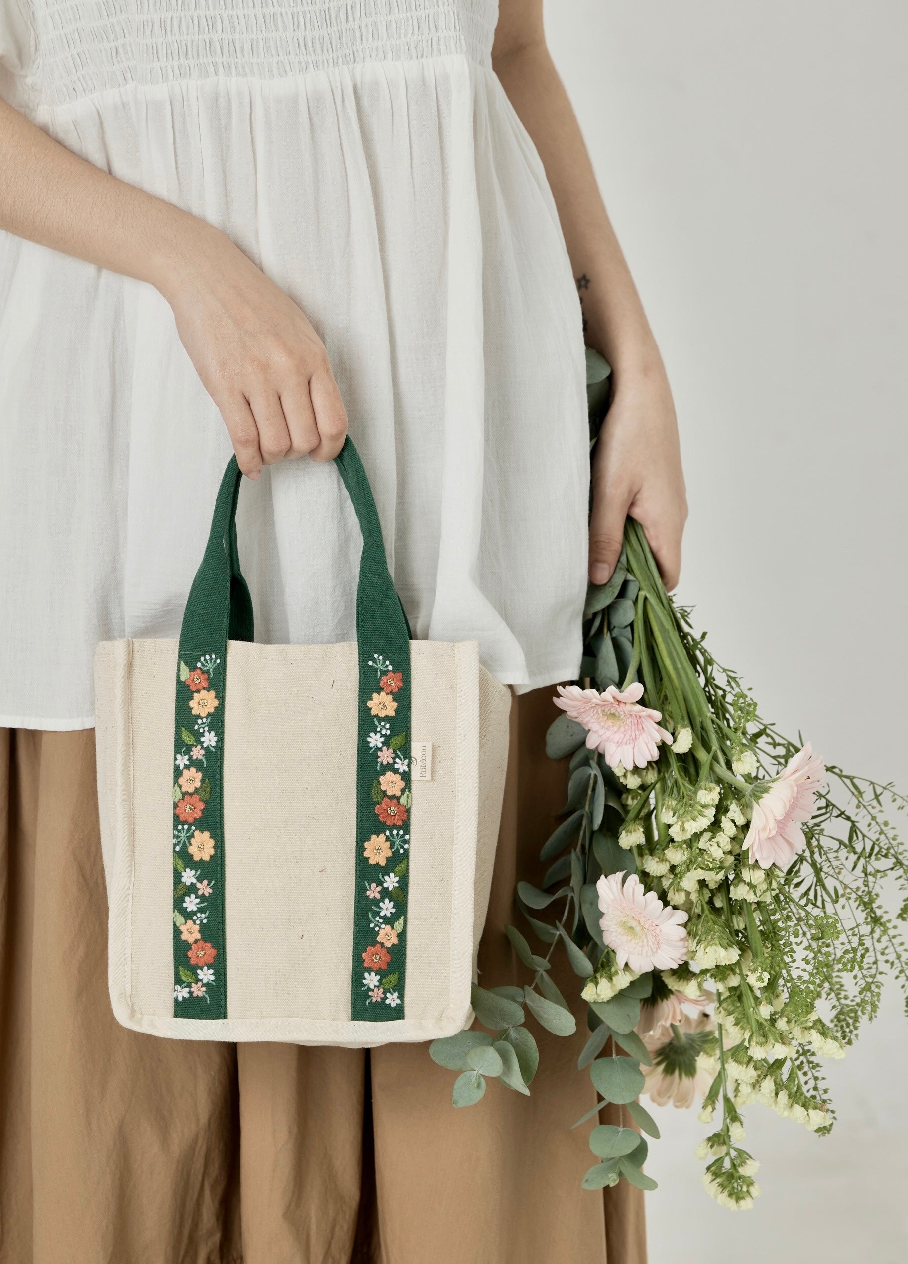 2-in-1 Green Crossbody Handbag with Floral Embroidered Handle