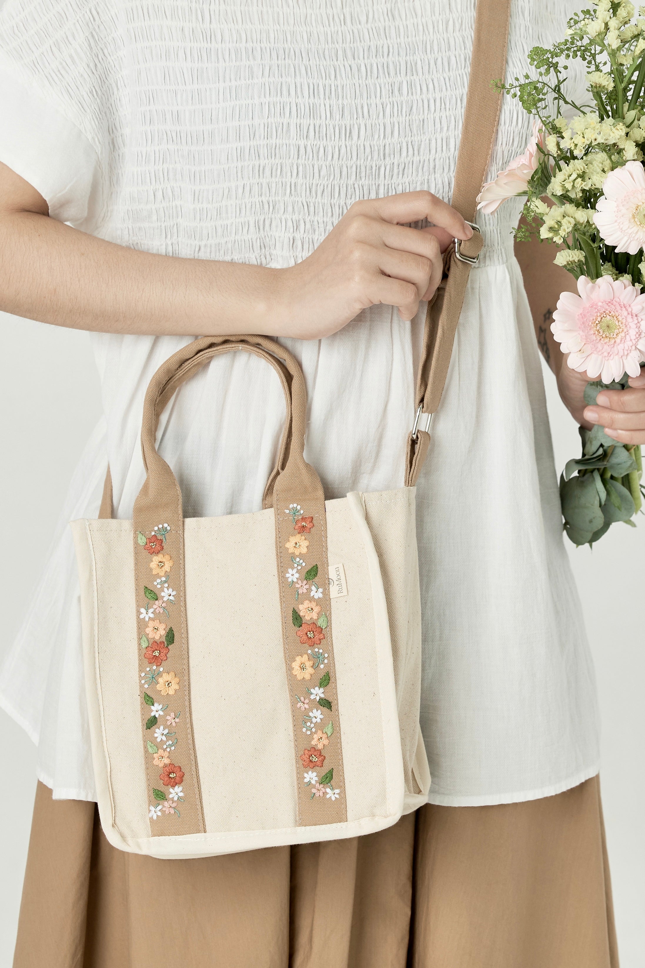 2-in-1 Brown Crossbody Handbag with Floral Embroidered Handle