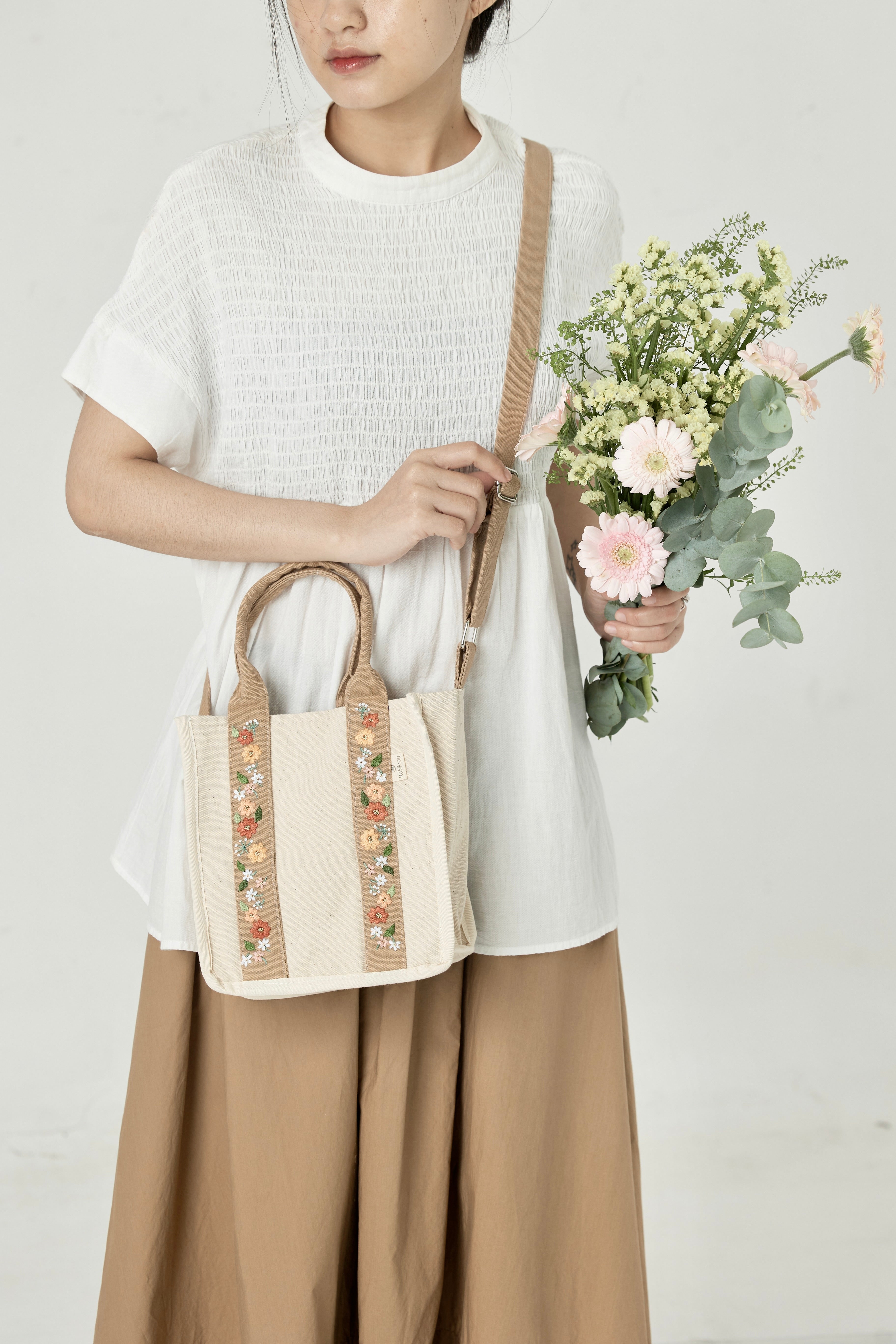 2-in-1 Brown Crossbody Handbag with Floral Embroidered Handle