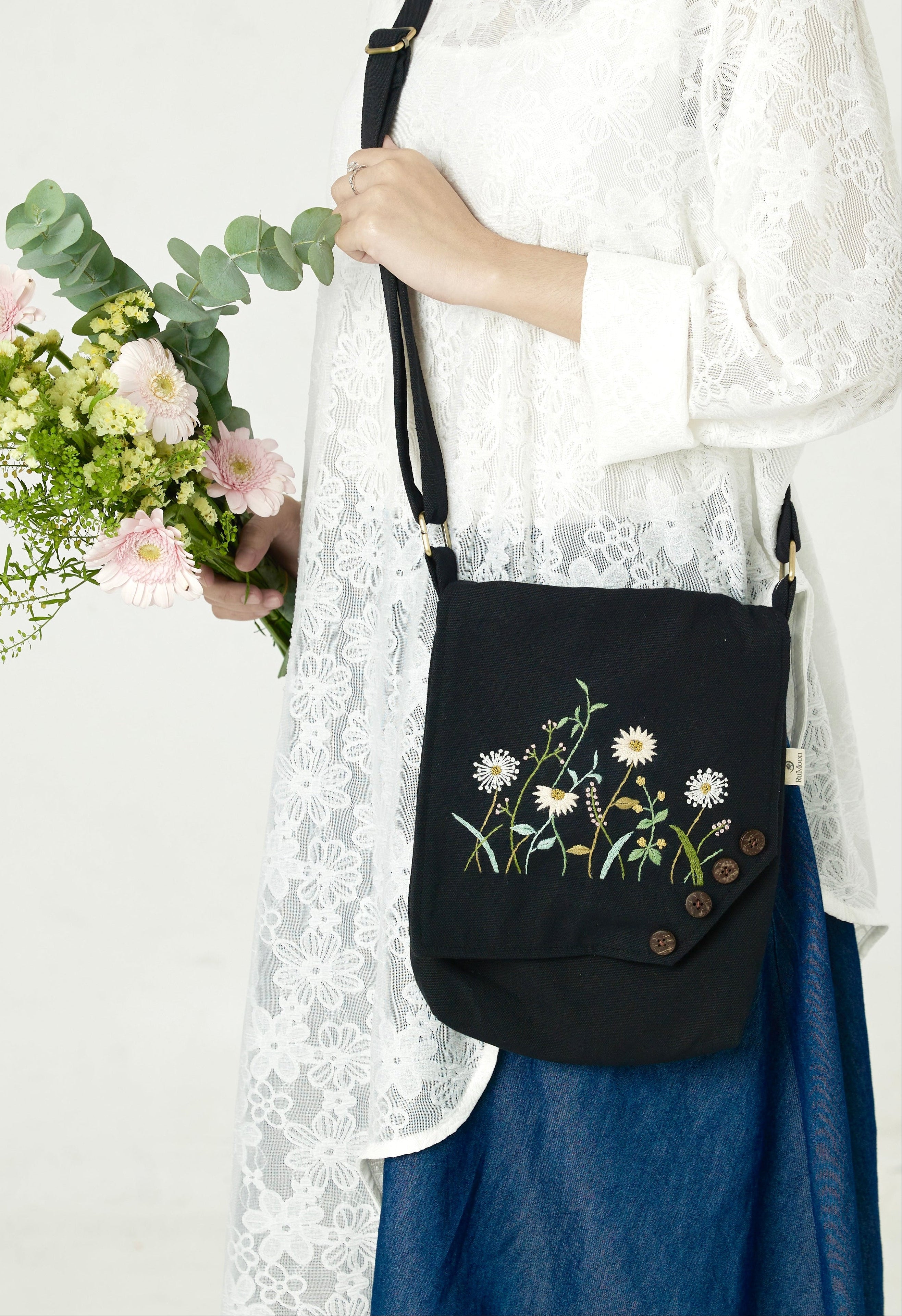 Embroidery Daisy Crossbody Black Bag
