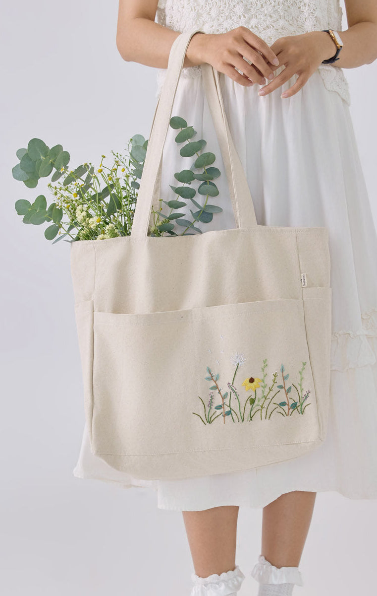 Daisy Multiple Pockets Hand Embroidery White Tote Bag