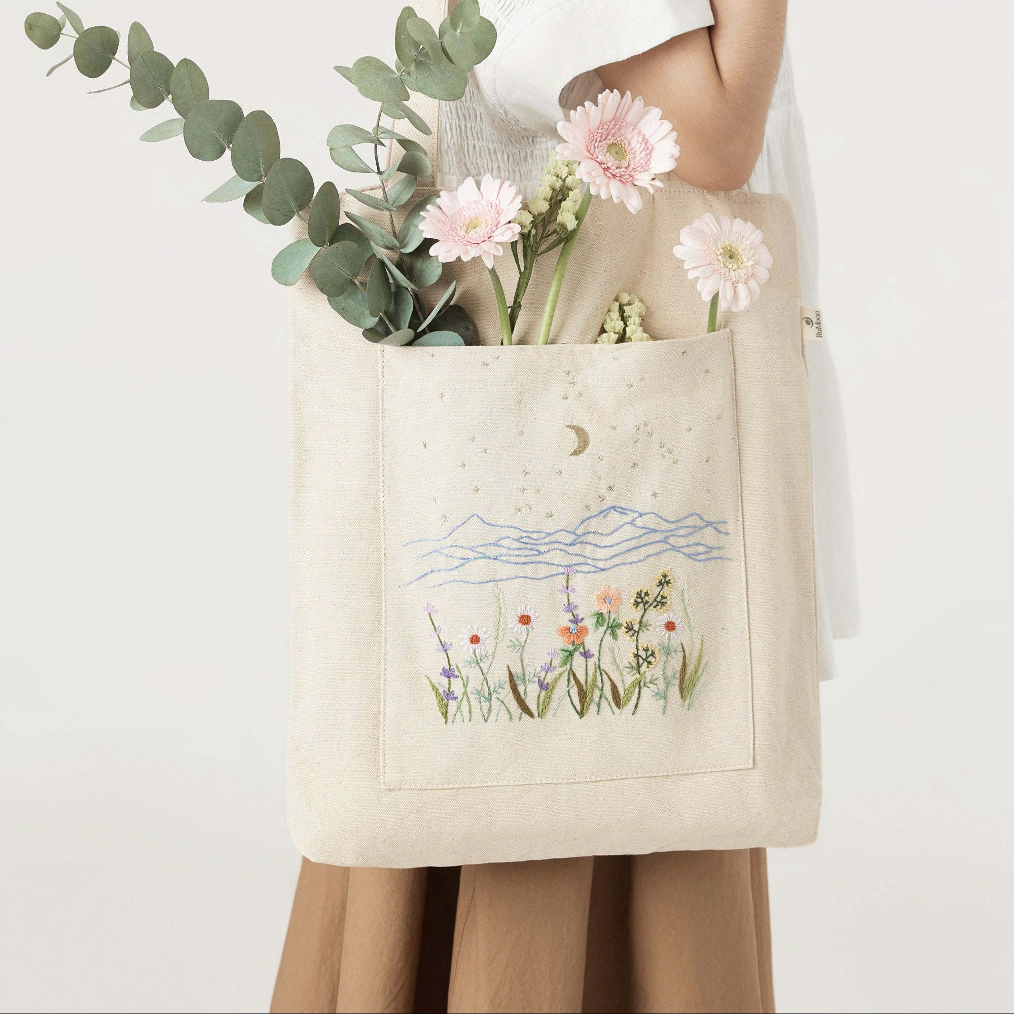 Mountain Flower Field Embroidery Tote Bag White