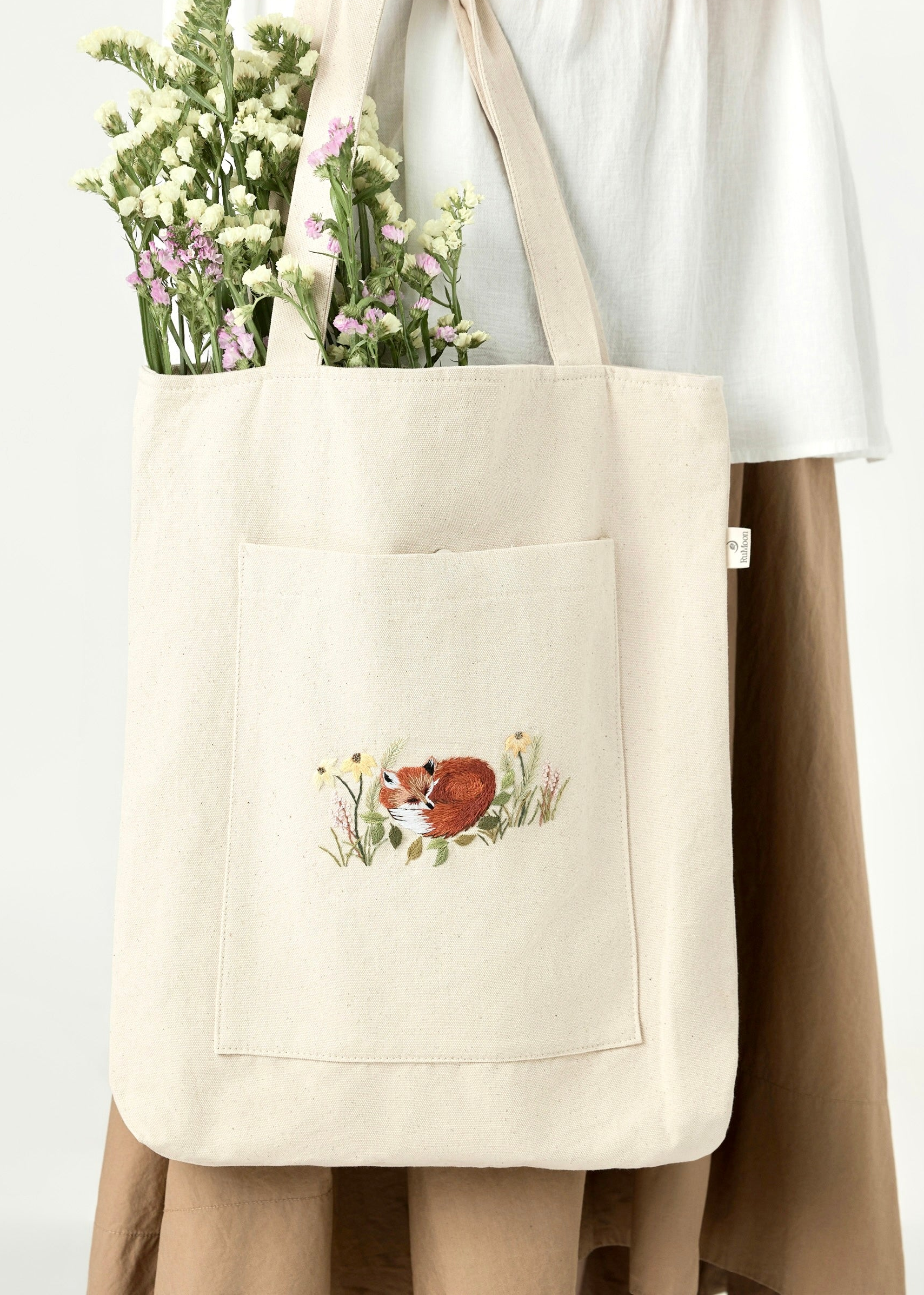 Sleeping Fox Pocket Embroidery Tote Bag Beige