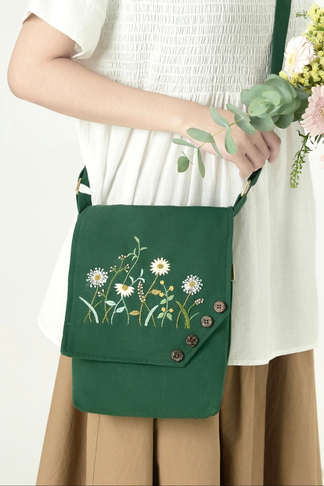 Embroidery Daisy Crossbody Green Bag