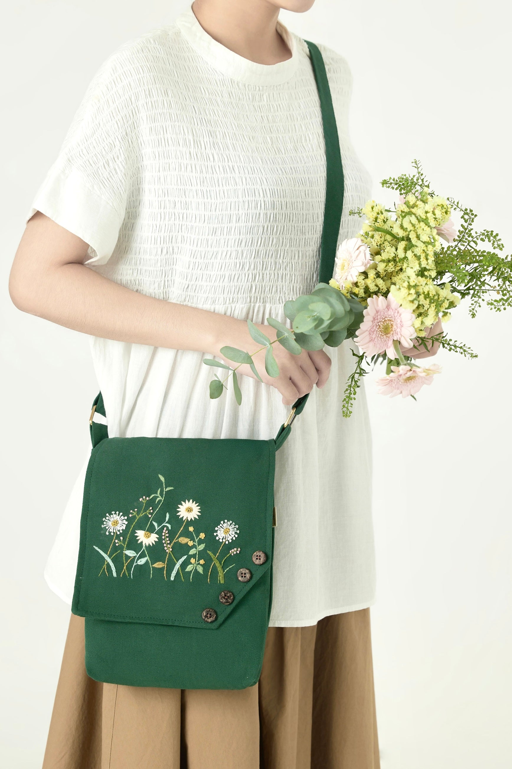 Embroidery Daisy Crossbody Green Bag
