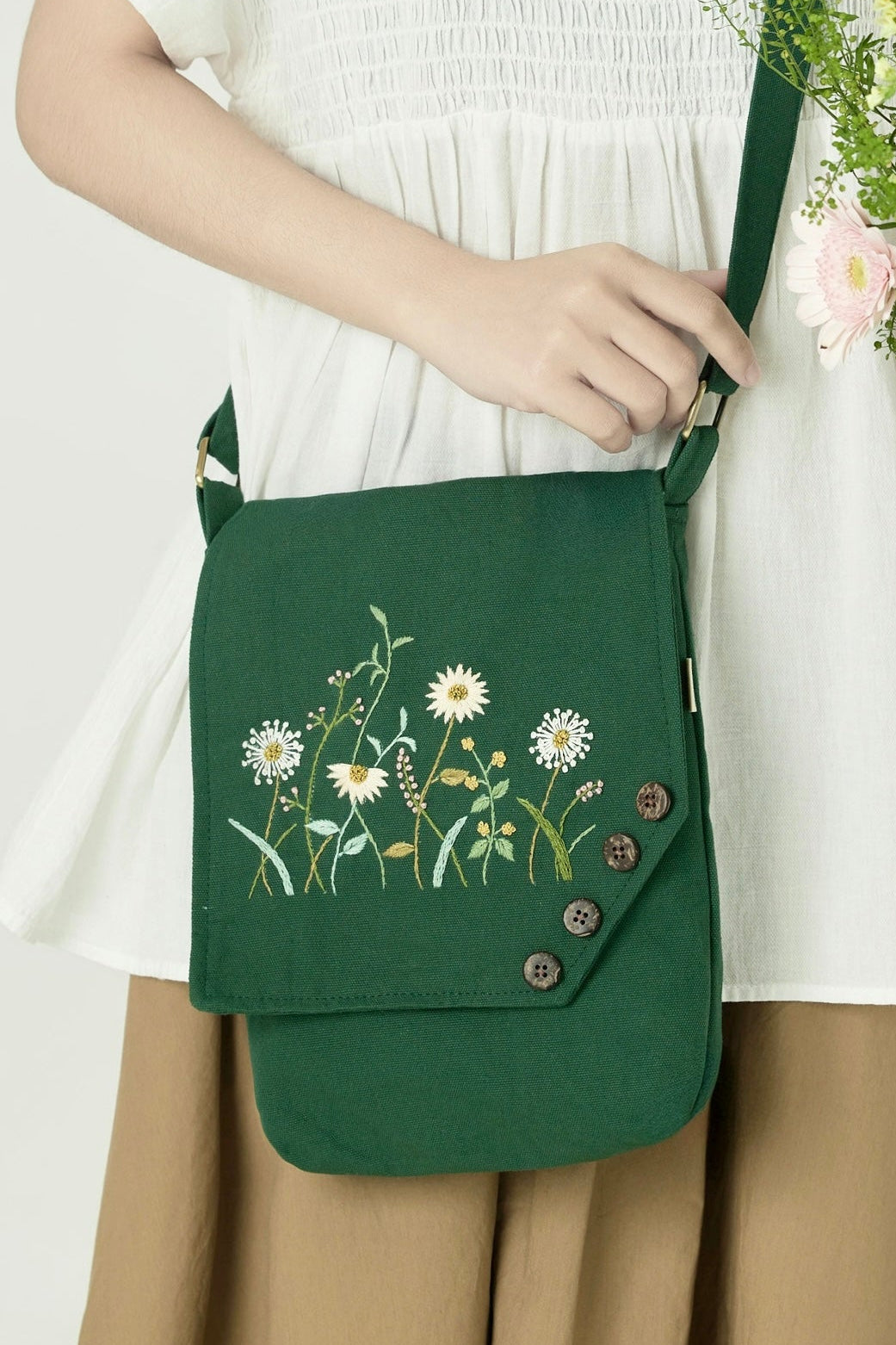 Embroidery Daisy Crossbody Green Bag